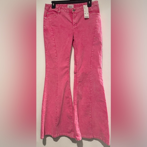 NWT; BDG Urban Outfitters Pinwale Corduroy Low Rise Extreme Flared Leg Pants🌷 - Picture 1 of 8